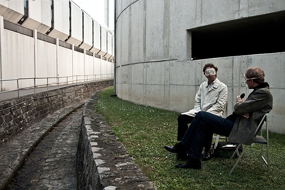 „Blind Talk“, während des Spaziergangs „Spazieren vor Ort“ in Krems, 2010