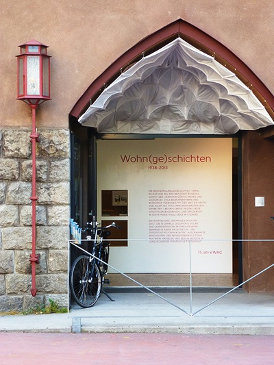Wohn(ge)schichten – Eingang zur Ausstellung