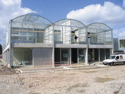 Wohnbau von Anne Lacaton & Jean Philippe Vassal
während der Bauzeit, Sommer 2004