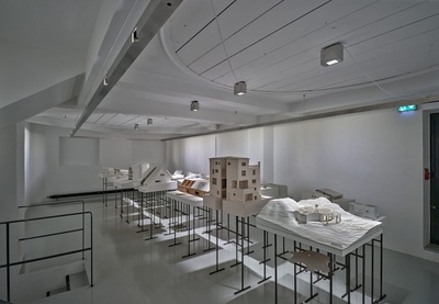 Blick in die Ausstellung "Rebuild: Figures of Space" im aut
