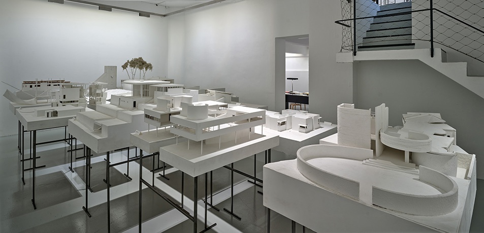 Blick in die Ausstellung "Rebuild: Figures of Space" im aut