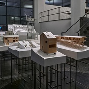 Blick in die Ausstellung "Rebuild: Figures of Space" im aut