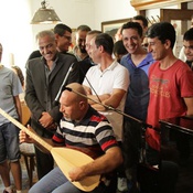 Fluchtraum Österreich – Eröffnung auf den Tischen des Gasthaus Bärenwirt