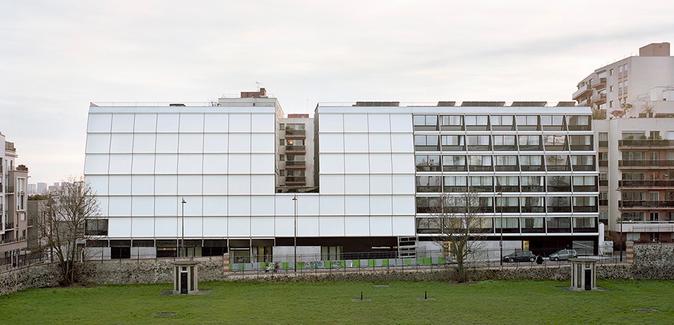 Wohnbau mit Kindergarten und Notunterkunft, Paris – © Maxime Delvaux Wohnbau mit Kindergarten und Notunterkunft, Paris