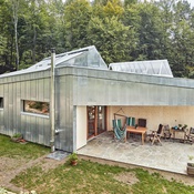 Einfamilienwohnhaus Holz- und Strohbauweise – © Georg Ott Einfamilienwohnhaus Holz- und Strohbauweise