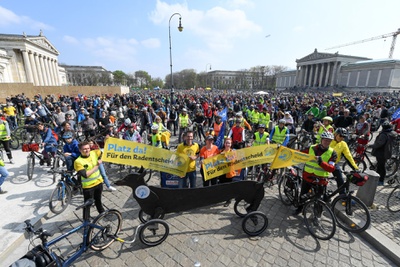 Radsternfahrt am 07. April 2019 als Auftakt des Radentscheid München mit 15.000 Teilnehmenden