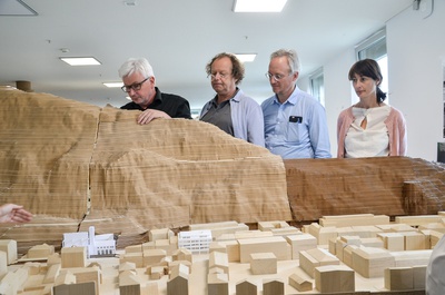Atelier Jan de Vylder: Kapuzinerberg; v.li.: Angonese, Rieder, De Vylder u. Annamaria Prandi Atelier Jan de Vylder: Kapuzinerberg; v.li.: Angonese, Rieder, De Vylder u. Annamaria Prandi