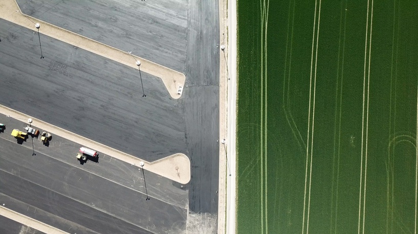 Verbaute Erde - Parkflächen statt Ackerland – © Foto: ÖHV Verbaute Erde - Parkflächen statt Ackerland