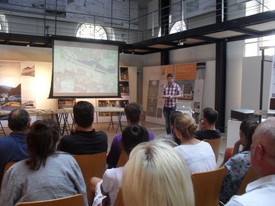 (orte) zwischen global und lokal‏