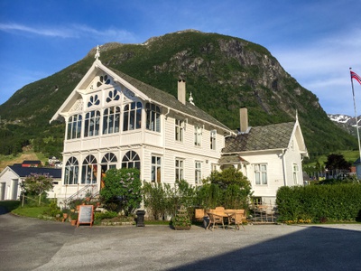 Reoviertes Hotel in Sunndal, Norwegen