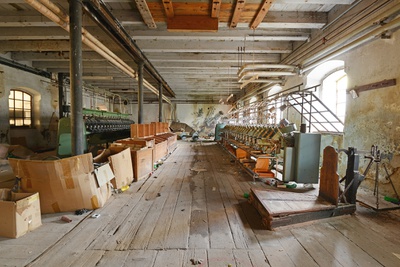 ORTE_Ausstellung_wertvolles Erbe_ ehemalige Anderlfabrik, verlassene Verarbeitungsmaschinen