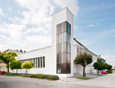 Dreieinigkeitskirche - Korneuburg. Arch. Alfred Bastl, 1963