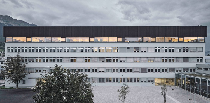 Auszeichnung des Landes Tirol für Neues Bauen 2022: HTL Bau und Design, Aufstockung, Innsbruck, 2016 – 2021 (Architektur: ao-architekten)