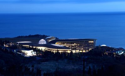 Hotel Yalta Nacht, Foto: Foster+Partner