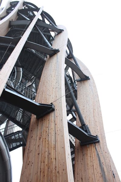 Exkursion Holzbaupreis Kärnten 2013 – Aussichtsturm Pyramidenkogel
Planung: Klaura Kaden + Partner ZT GmbH