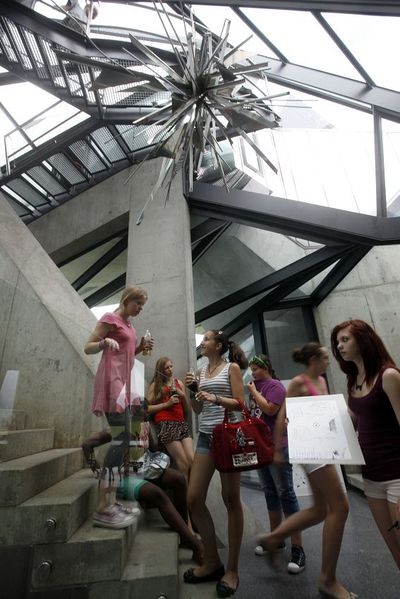 STEIN Haus – HAUS MIT STEINEN – STEINE UMS HAUS