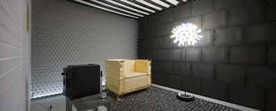 Blick in die Ausstellung "Amol eppas ondorsch", "Klimahaus Gold" für ANGO von MAYMA