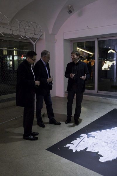 Michael Hirschbichler: JENSEITS DER KÜSTE UTOPIAS, 02.12.2015