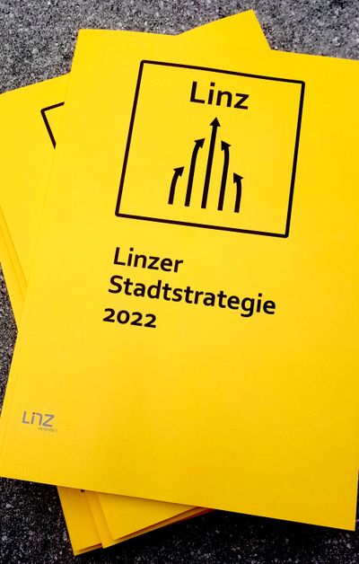 Die gedruckte Version der Linzer Stadtstrategie 2022 liegt im afo auf, die digitale Version ist auf
www.afo.at verlinkt.