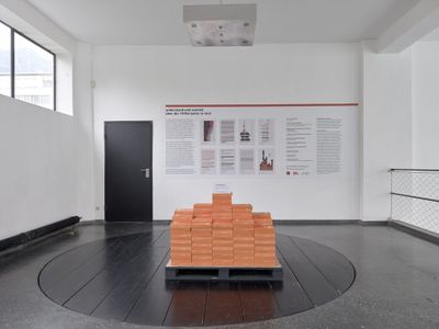 Blick in die Ausstelllung "Widerstand und Wandel. Über die 1970er-Jahre in Tirol" im aut