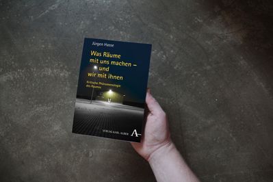 Theorie im Keller #10 -Jürgen Hasse: Was Räume mit uns machen – und wir mit ihnen