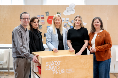 StadtLandPlus - Baukultur für Kinder und Jugendliche | 
Stadträtin Doris Lang-Mayerhofer (Stadt Linz), Clemens Quirin (Leiter, afo), Cora Stöger (ZT Kammer Oberösterreich), Silvia Koll (StadtLandPlus, afo)