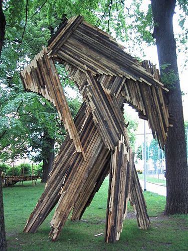 Die neuen Ansichtsexemplare im Waltherpark – "Building new space" – Eine Skulptur zwischen den Bäumen