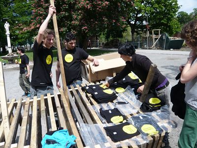 "Architektur die brennt" – Im Innsbrucker Waltherpark bauen StudentInnen neue Ansichtsexemplare.