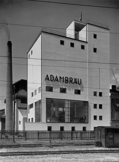 Brewhouse of the Adambräu ­brewery, round 1930