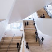 Treppenhaus - Elbphilharmonie, Hamburg; Architektur: Herzog & De Meuron