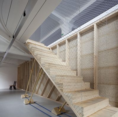 Blick in die Ausstellung "Amol eppas ondorsch"