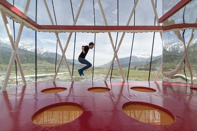 Swarovski Kristallwelten – Spielturm und 
Spielplatz, Wattens, 2012 – 2015 (Architektur: Snøhetta Studio Innsbruck)