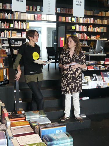 Eröffnung "Räume der Offshore-Welt" in der Bücher Wiederin – Ausstellungseröffnung und Buchpräsentation mit Celia Di Pauli (Stadtblind) und Silke Ötsch (Attac)