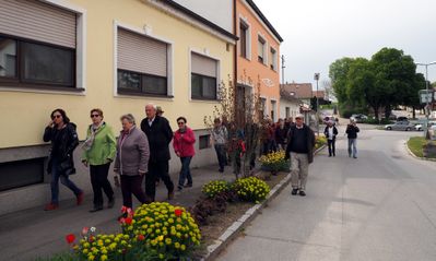 _03 – Es geht los … In der Hauptstraße müssen wir feststellen, dass uns Bäume fehlen.