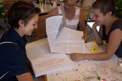 Fluchtraum Österreich – Eröffnung auf den Tischen des Gasthaus Bärenwirt