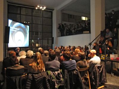 Vortrag von Friedrich Achleitner – Vortrag des renommierten Architekturhistorikers und Schriftstellers Friedrich Achleitner – vor über 20 Jahren erster Vortragender im Architekturforum Tirol – über die Denkmäler von Bogdan Bogdanovic.