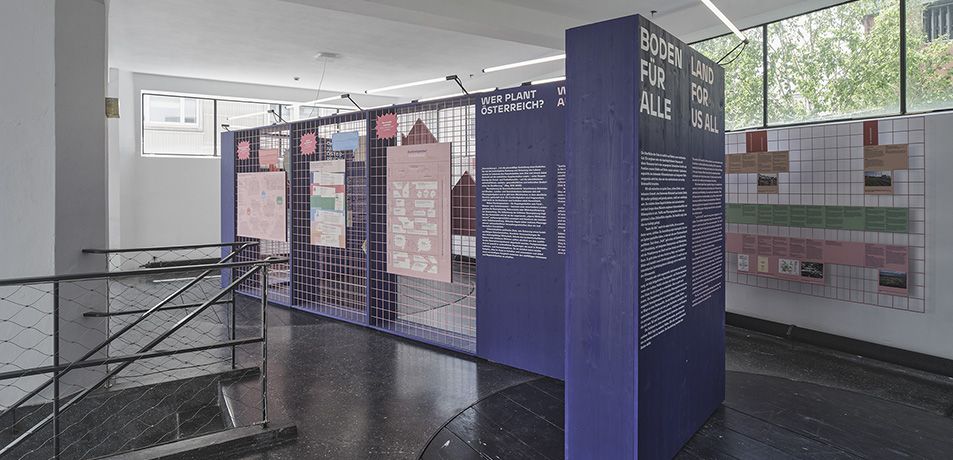 Blick in die Ausstellung im aut