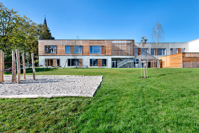 Löwenfeldschule, Bogenfeld Architektur