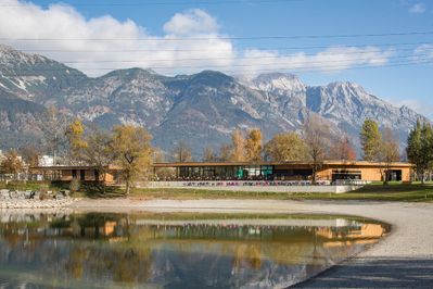 Deck 47 – Neubau Restaurant Freizeitanlage Baggersee, Innsbruck, 2015 – 2016 (Architektur: Florian Lutz . Daniela Amann . Architekten)