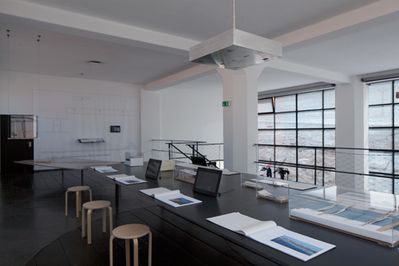 Blick in die Ausstellung "Dietmar Feichtinger: Wege und Orte" im aut