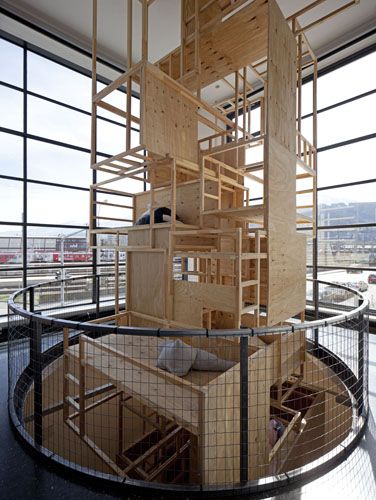 eins zu zwei – zwei zu eins – Blick in die Ausstellung im aut – "Das gestapelte Kinderzimmer" (the next ENTERprise – architects); Bildnachweis: © B&R