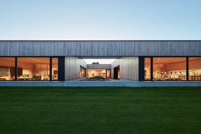 Volksschule Unterdorf, Höchst
Bauherrschaft: Gemeinde Höchst
Architektur: Dietrich | Untertrifaller Architekten ZT GmbH, Bregenz
Fertigstellung: 2017