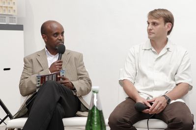 Ausstellungseröffnung und Roundtable, Michael Tesfai, Arno Sonderegger v.l.n.r.