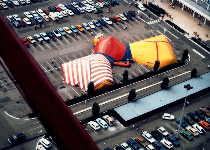 Kombination aus zwei additionalen Volumen M für eine Ausstellung in Nizza