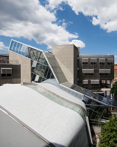 Institutsgebäude Lessingstraße der Technischen Universität Graz
Günther Domenig und Hermann Eisenköck, Gerhard Wallner
1993, 2010, 2016