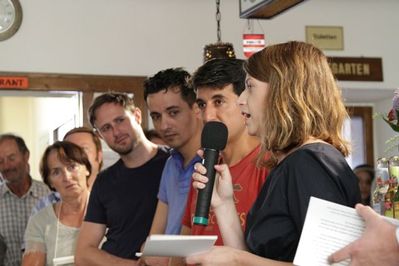 Fluchtraum Österreich – Eröffnung auf den Tischen des Gasthaus Bärenwirt