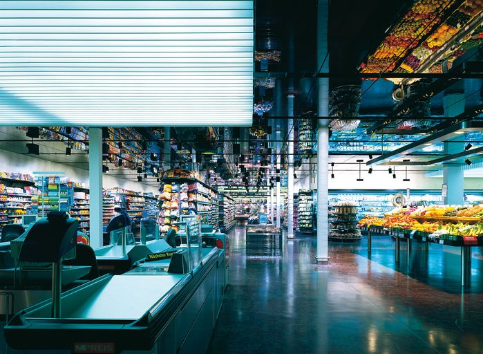 Anerkennung des Landes Tirol für Neues Bauen 2006: MPREIS Hauptbahnhof, Innsbruck, 2003–2004 (Architektur: Rainer Köberl, Michael Steinlechner)