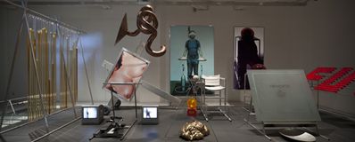 Blick in die Ausstellung "Cornelius Kolig: Meine Heimat ist mein Körper", 11 Objekte aus dem "Paradies"