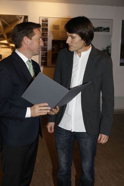 Preisträger DI Oleksii Kysilenko mit Landesrat Dipl. Ing Christian Benger