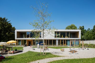 Land Rise | Maria-Anna Schneider-Moosbrugger | Kindergarten Marktstraße, Dornbirn